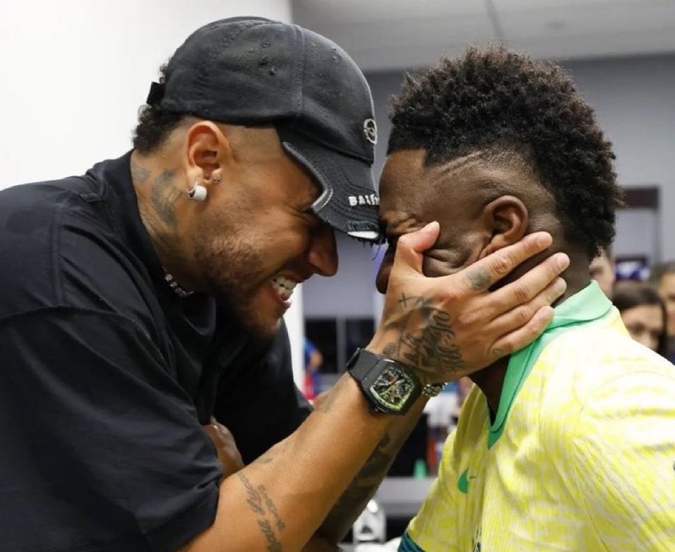 💡声援队友!内马尔:我支持维尼修斯获得金球奖 他已经成为我们的英雄