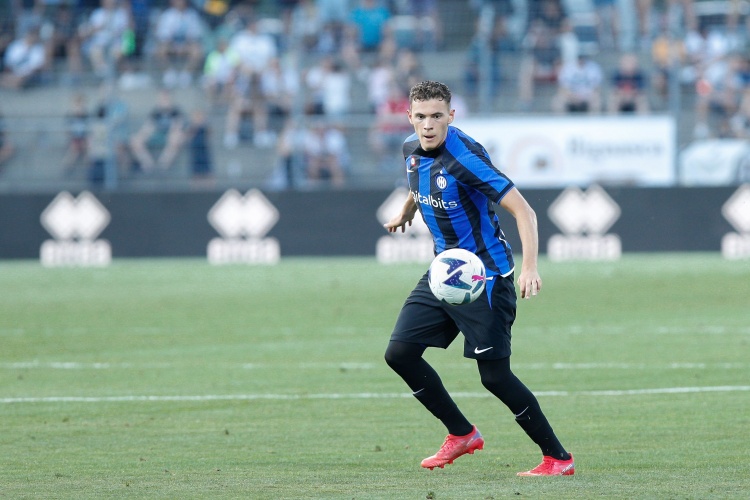 记者:阿斯拉尼在训练中轻微受伤,国米明天将评估他是否能去罗马