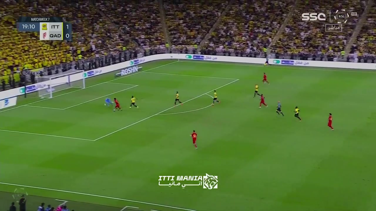 又见美羊羊空翻！35岁奥巴梅扬踩单车打近角 上轮反越位单刀过门将