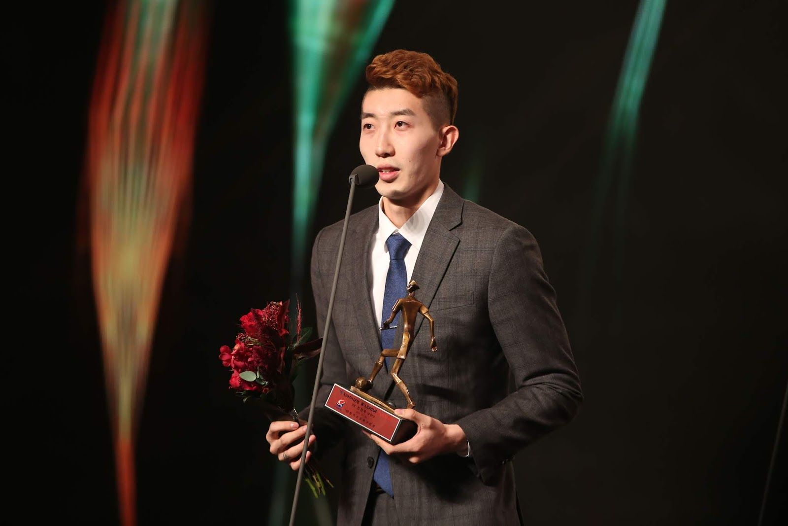 领先第二名近80分，“美妆博主”赵贤祐连续十年当选K联赛最佳门将